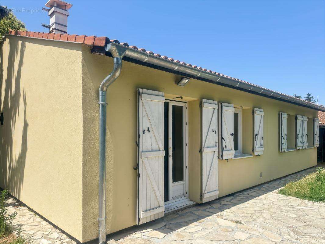 Maison de plain-pied à vendre avec piscine - photo 2
