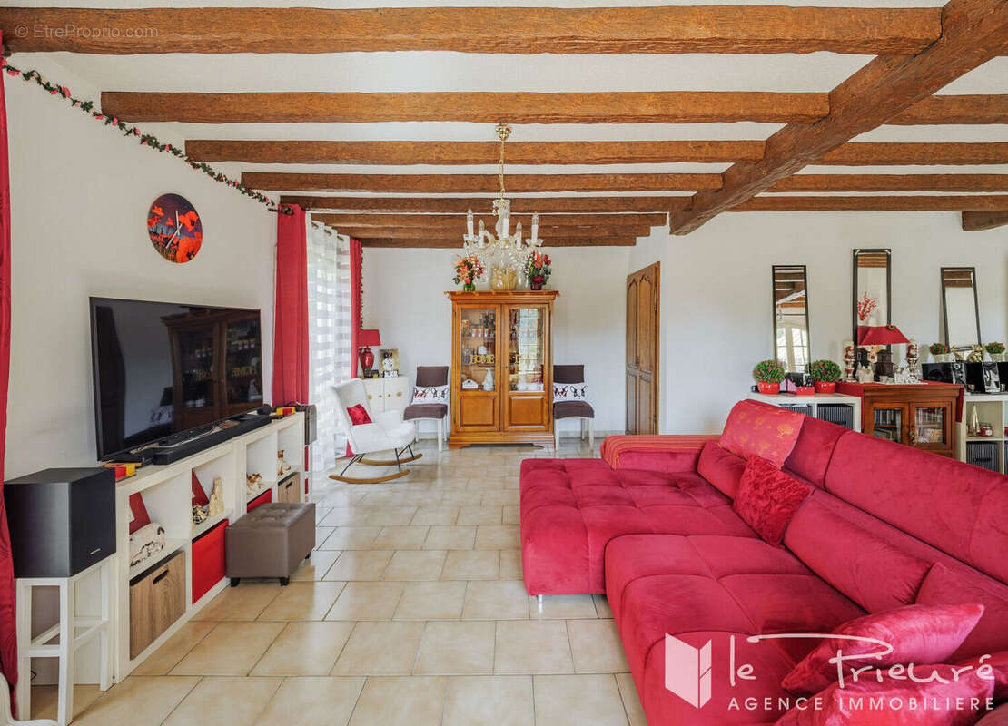 À 10 minutes d'Albi, maison familiale de plus de 200 m² avec vue dégagée sur la campagne - photo 6