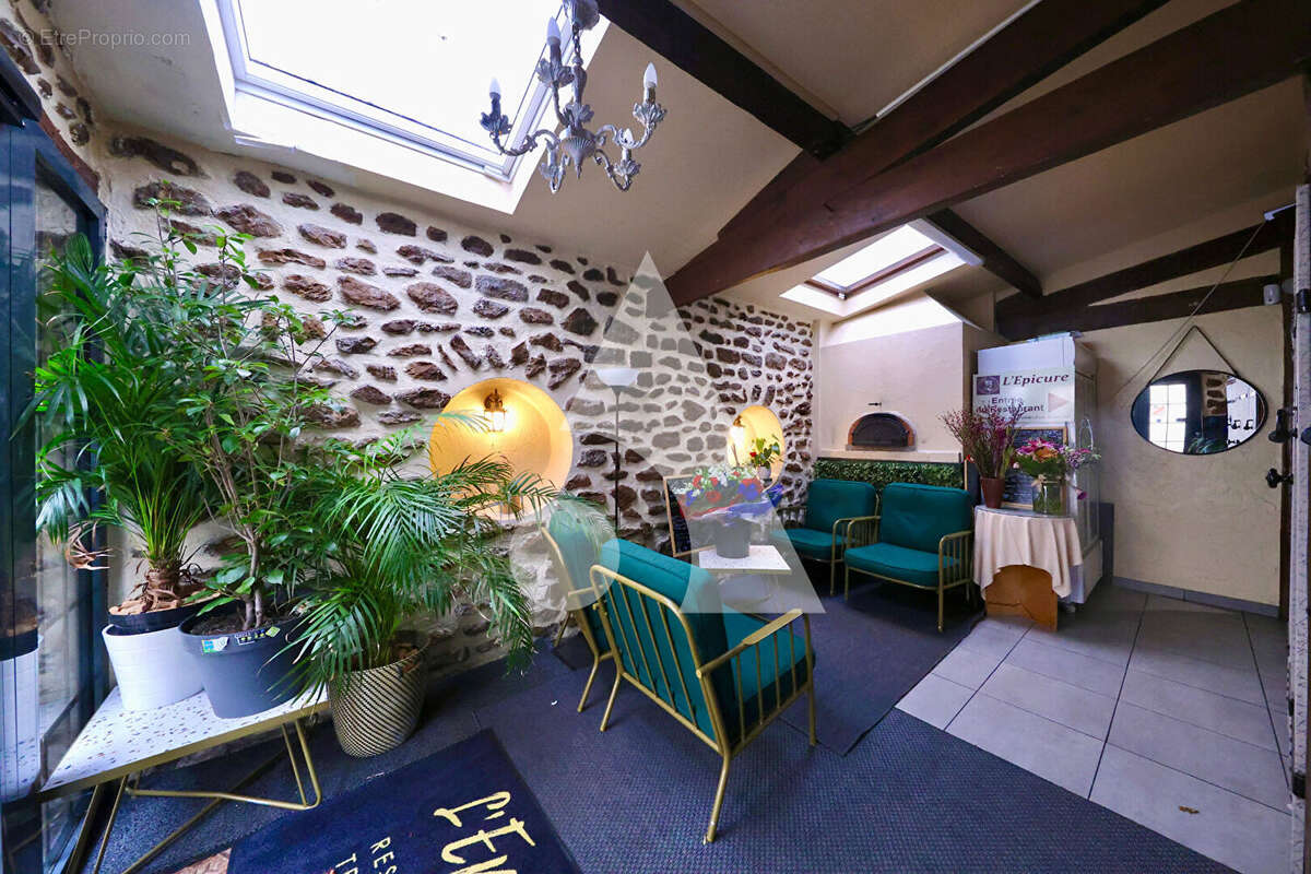 Commerce à CORBEIL-ESSONNES