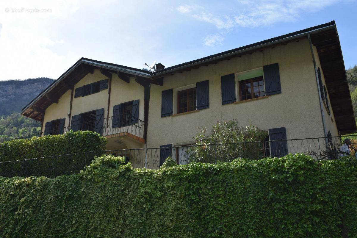 Maison à SAINTE-COLOMBE-SUR-GUETTE