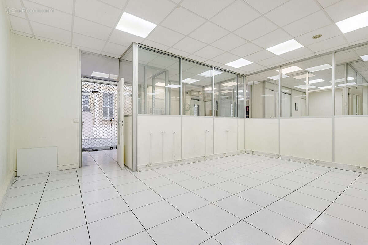 Commerce à PARIS-20E