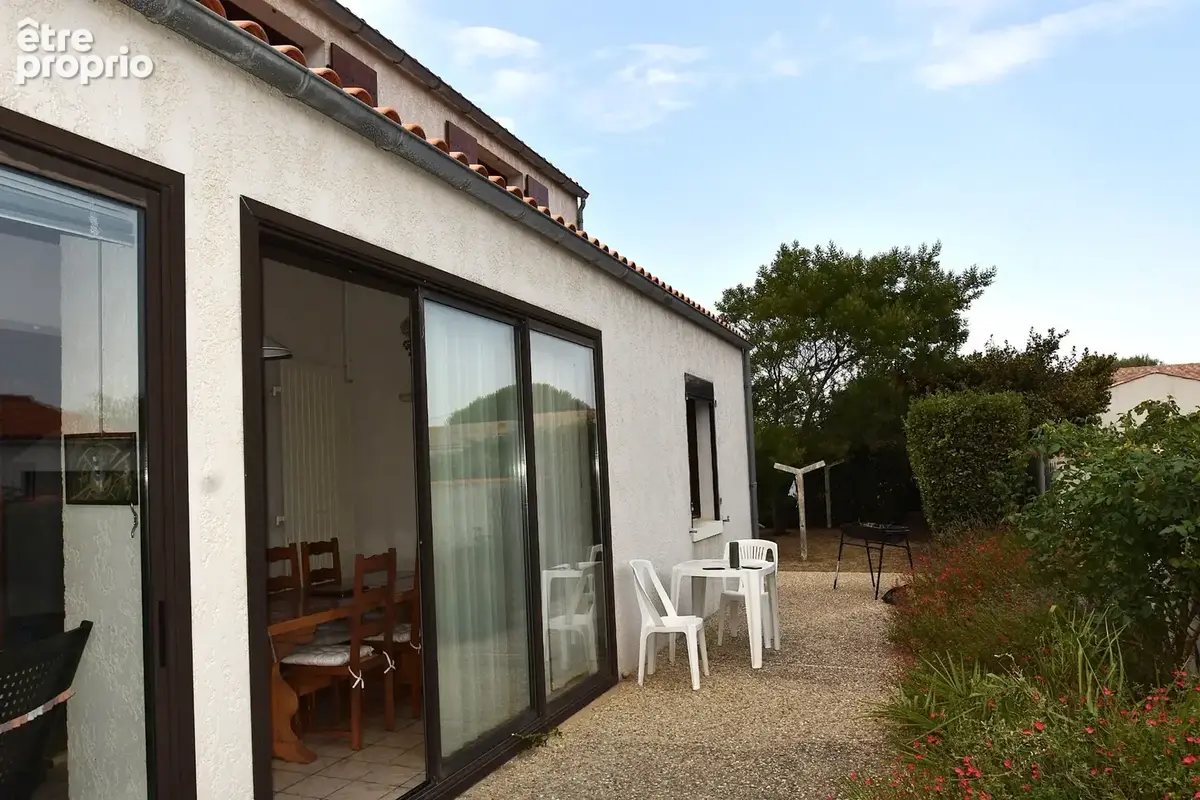 Dpt Charente Maritime (17), Ile d'Oléron,  Maison à vendre 5 pièces, 100 m²habitables, terrain 500 m², LA BREE LES BAINS (17) - photo 3