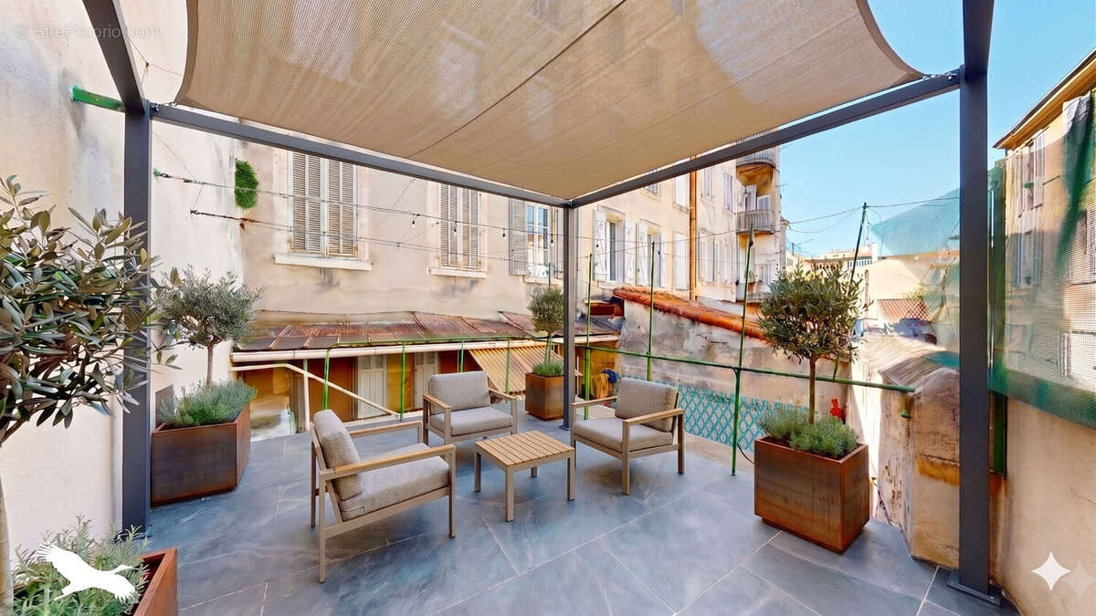 A VENDRE - Marseille 13005, Rue Ferrari - Appartement à vendre - T3 - 63 m² avec extérieur de 23 m², garage et cave de 33 m² - photo 4