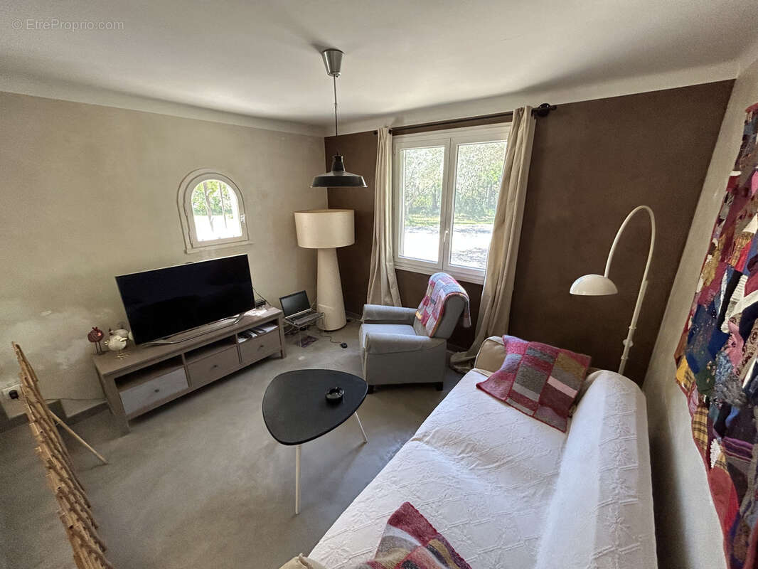 Maison à MONTAREN-ET-SAINT-MEDIERS