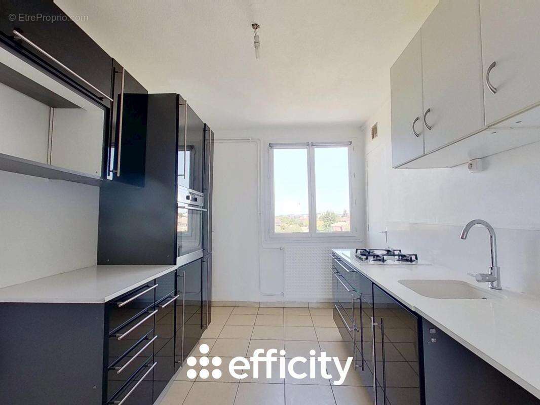 Appartement à MEYZIEU