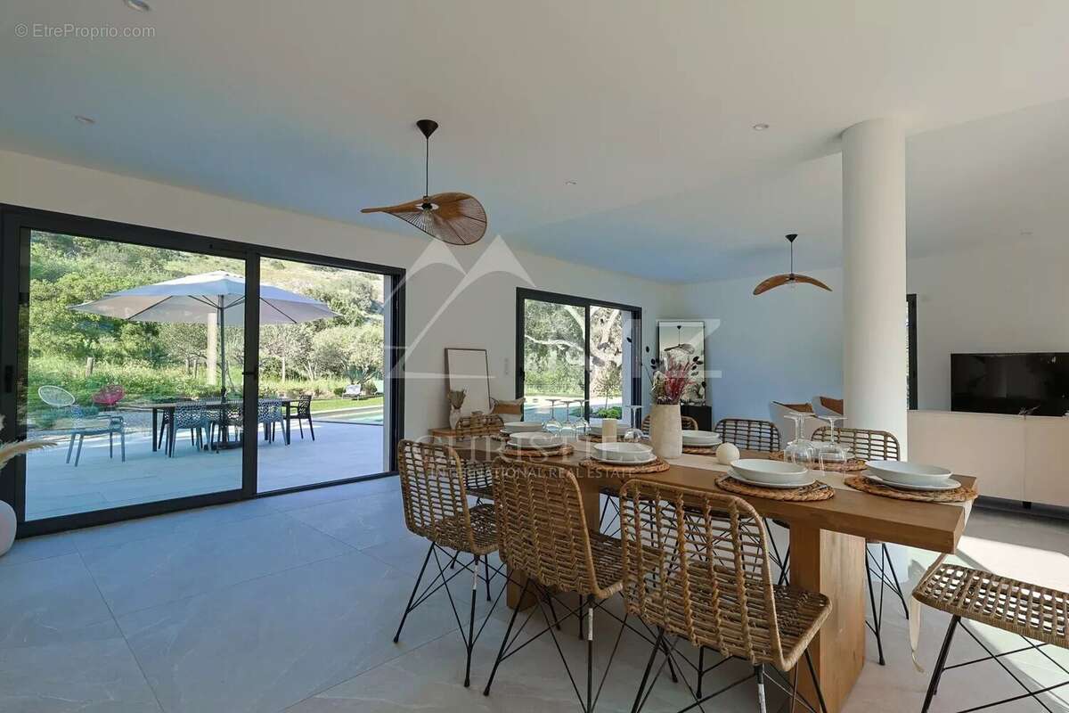 Maison à PLAN-DE-LA-TOUR