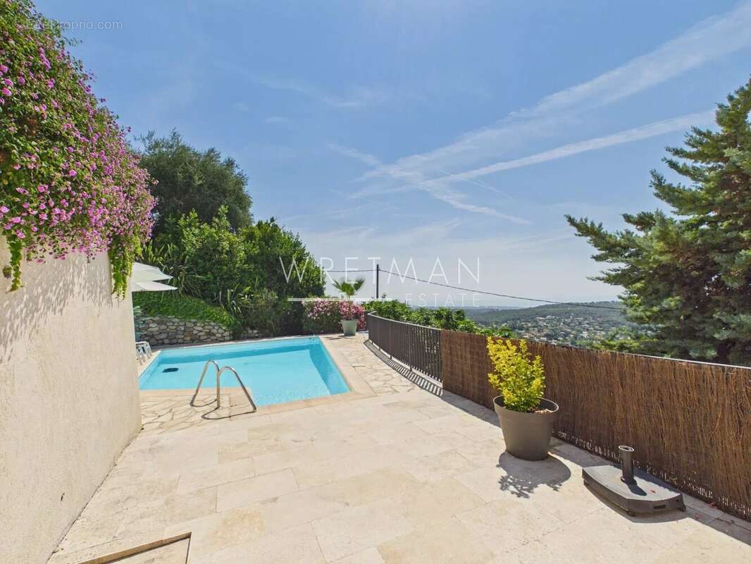 Maison à TOURRETTES-SUR-LOUP