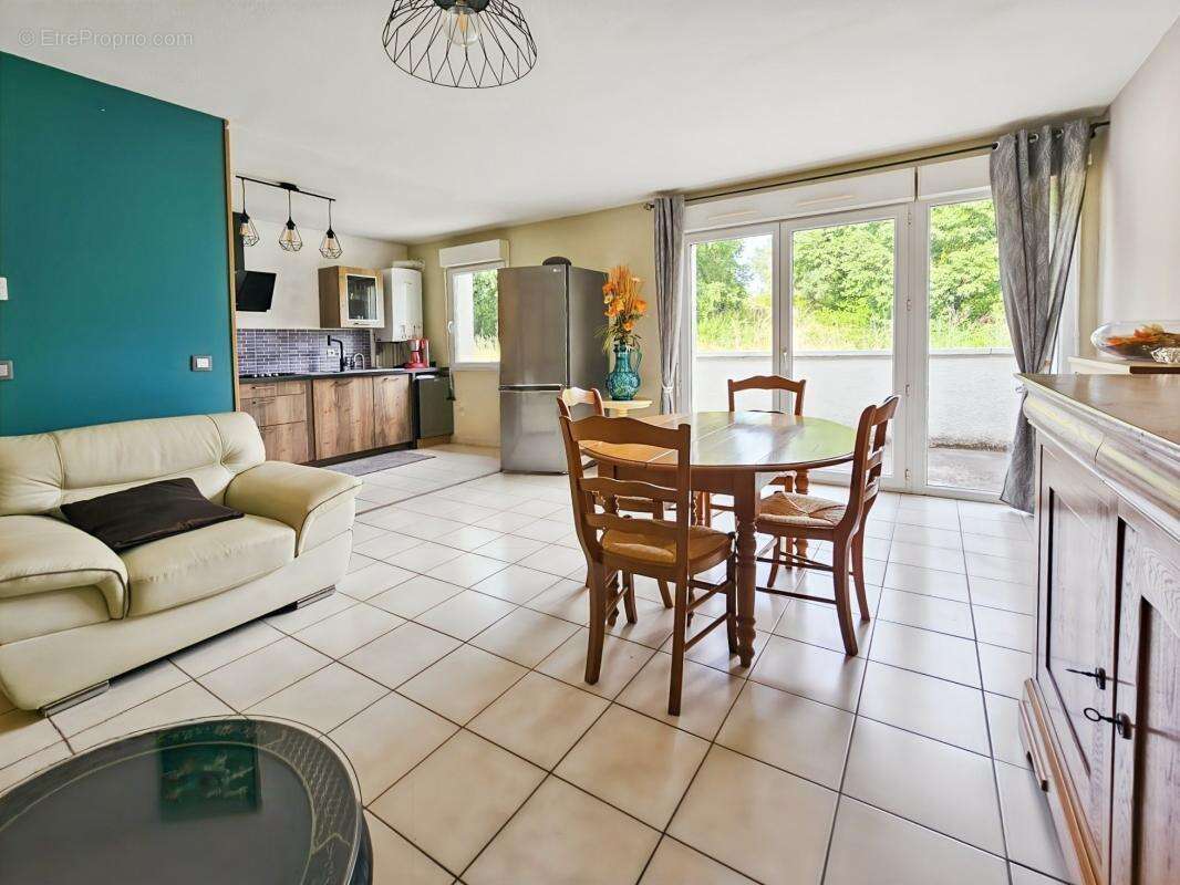 A vendre à Uzès - Appartement T3 65m² + 2 stationnements - photo 2