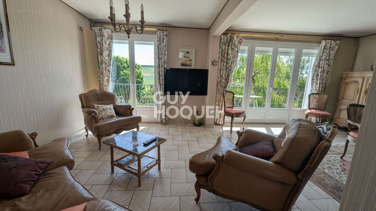 Maison à SAINT-BRIS-LE-VINEUX