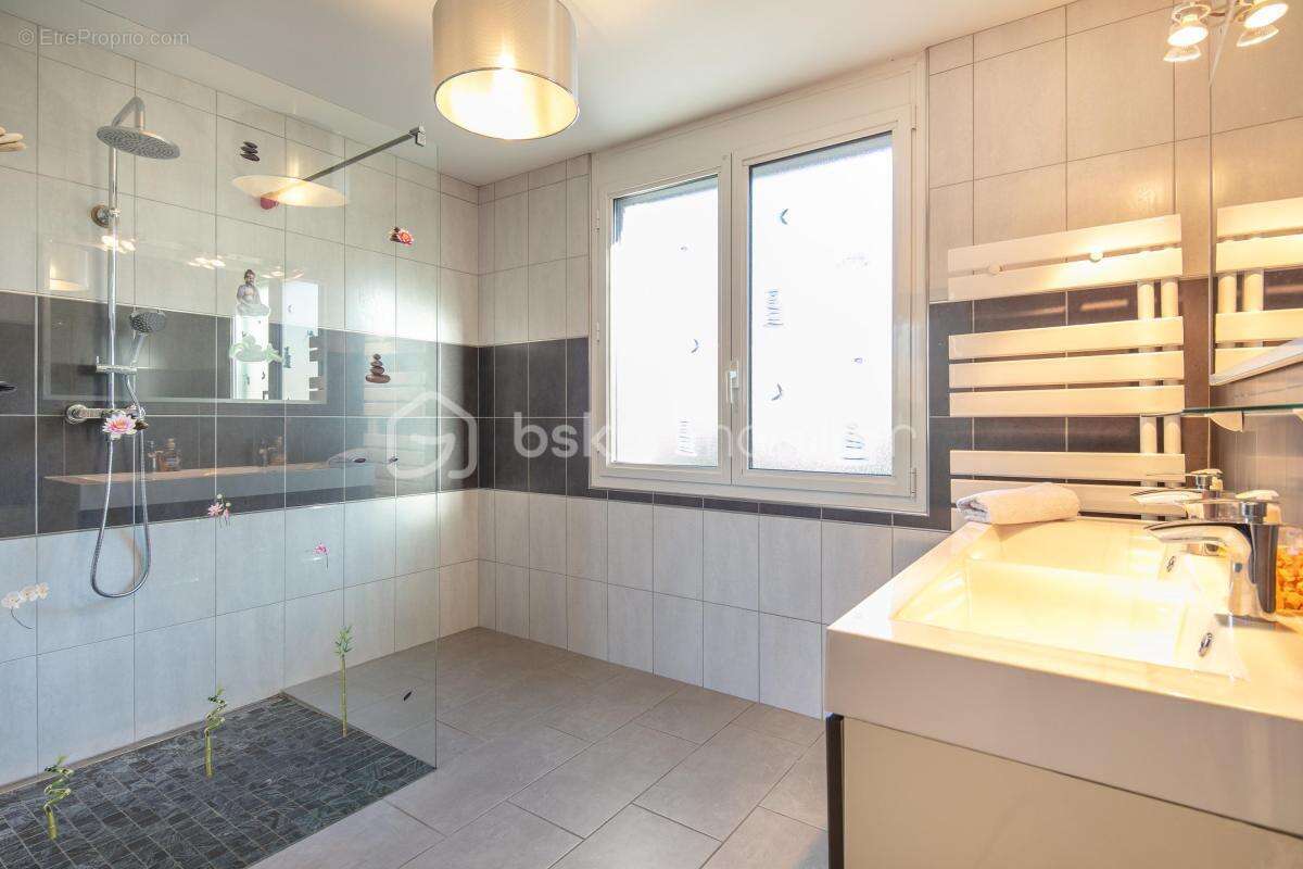 Maison à SAINT-MARTIN-D&#039;HERES