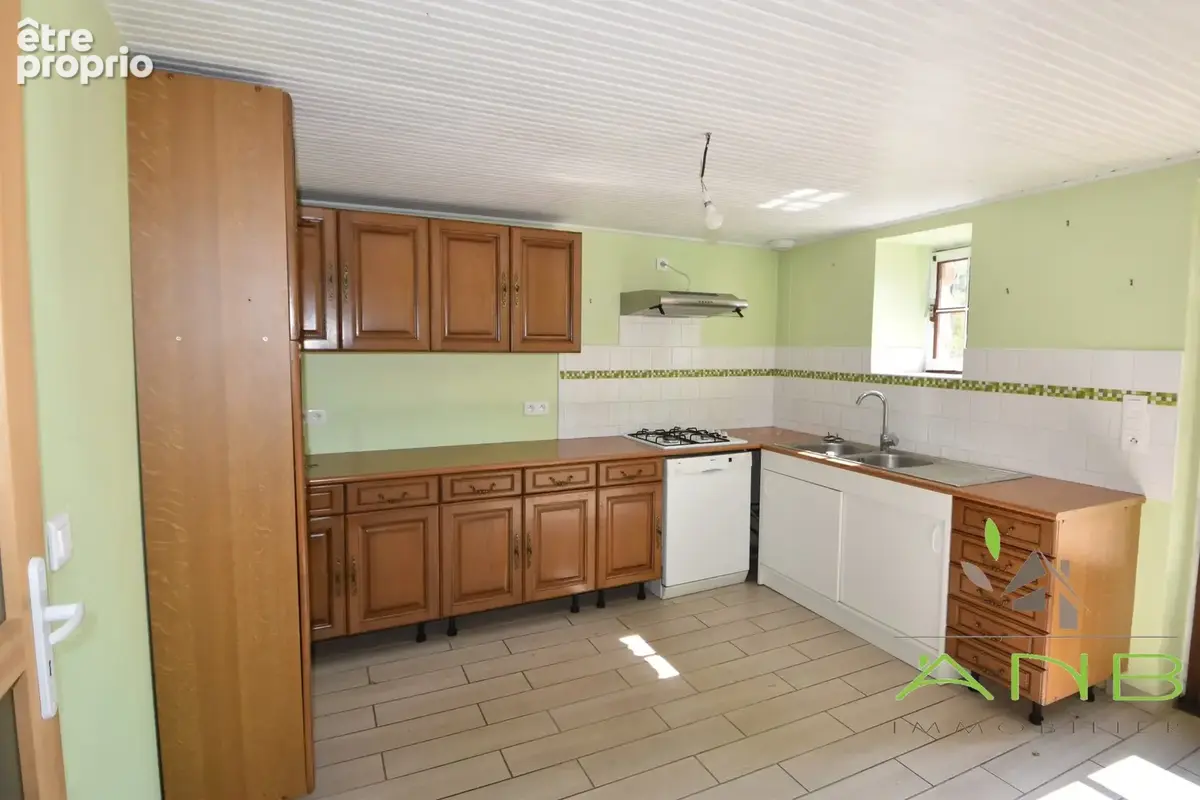 Maison 160 m² à Saint-Mathieu  - photo 4
