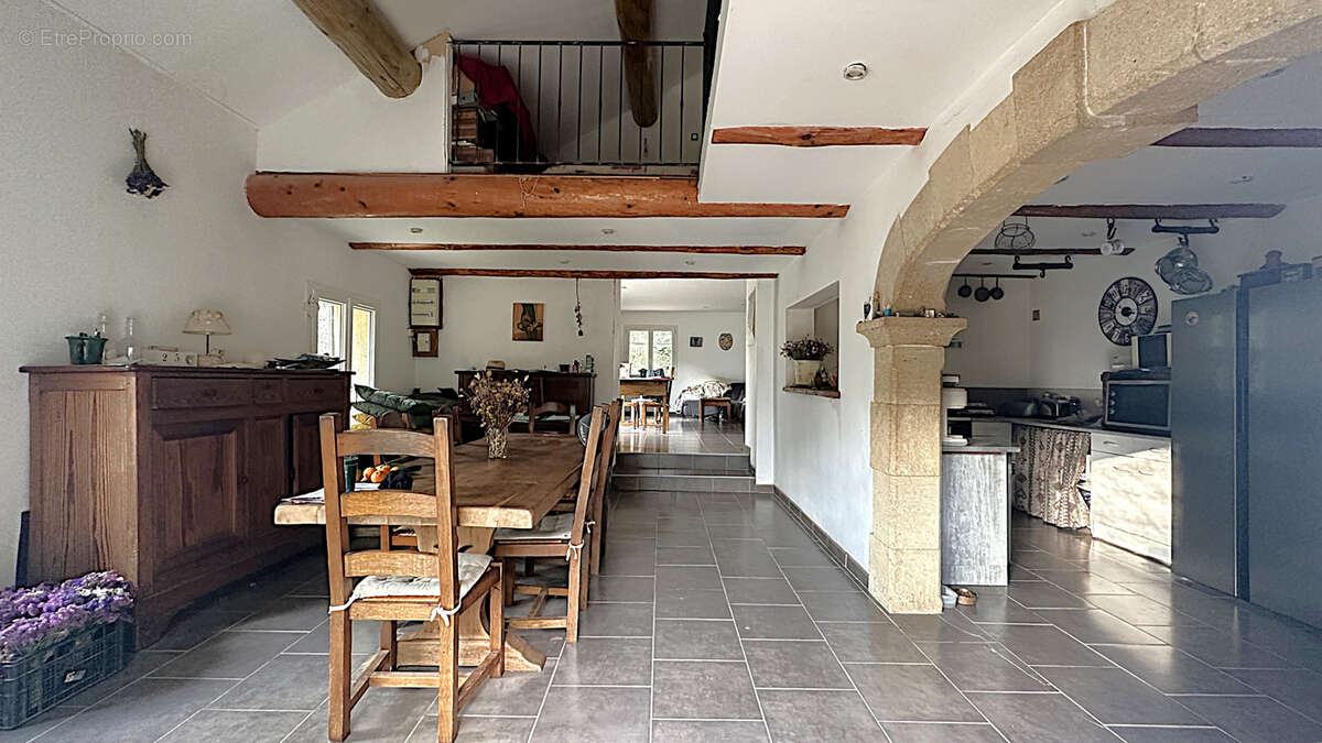 Maison à PELISSANNE