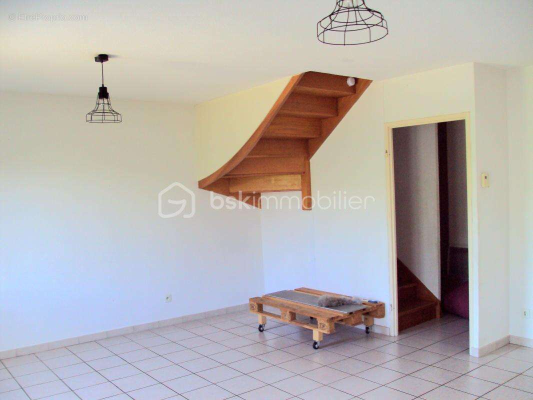 Maison à MONTELIMAR