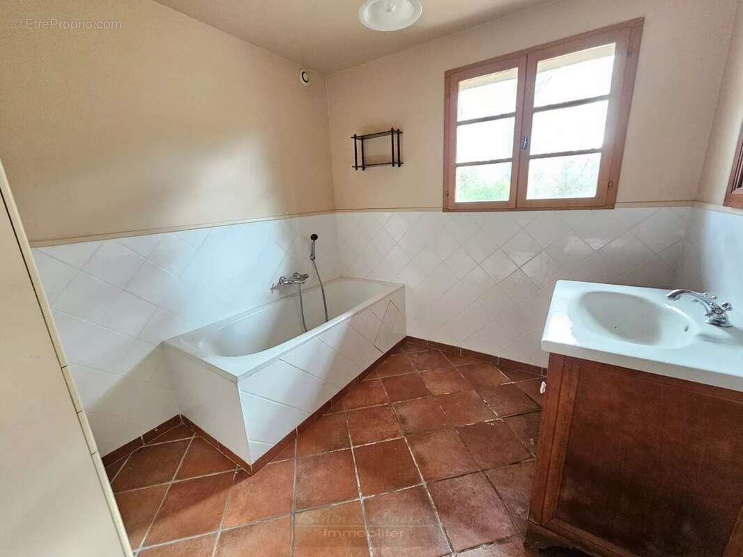 Maison à CHEVILLON-SUR-HUILLARD