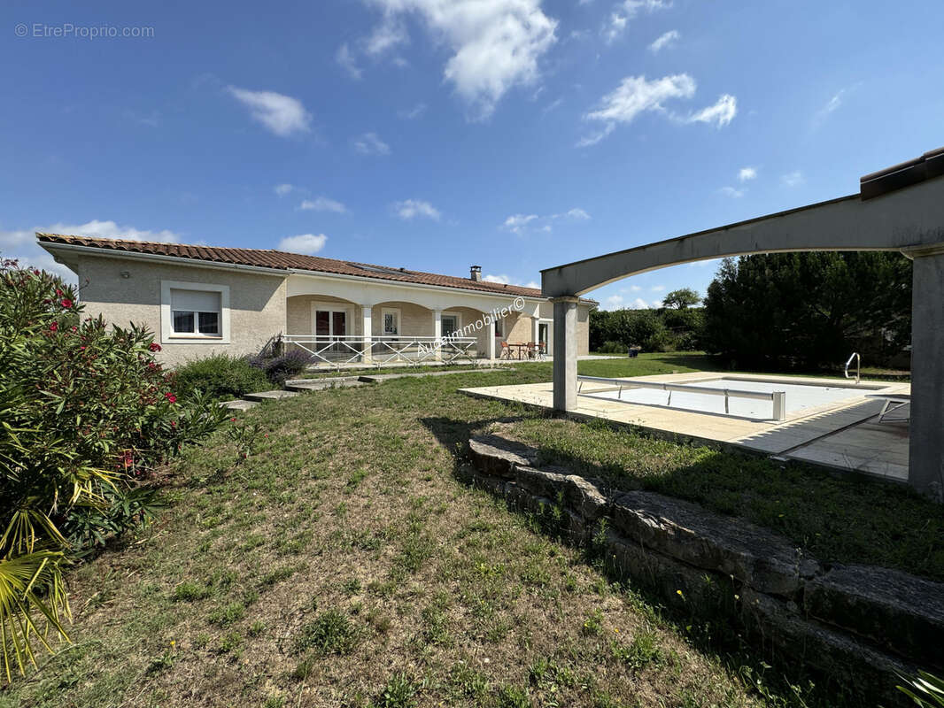 Maison à BELVEZE-DU-RAZES
