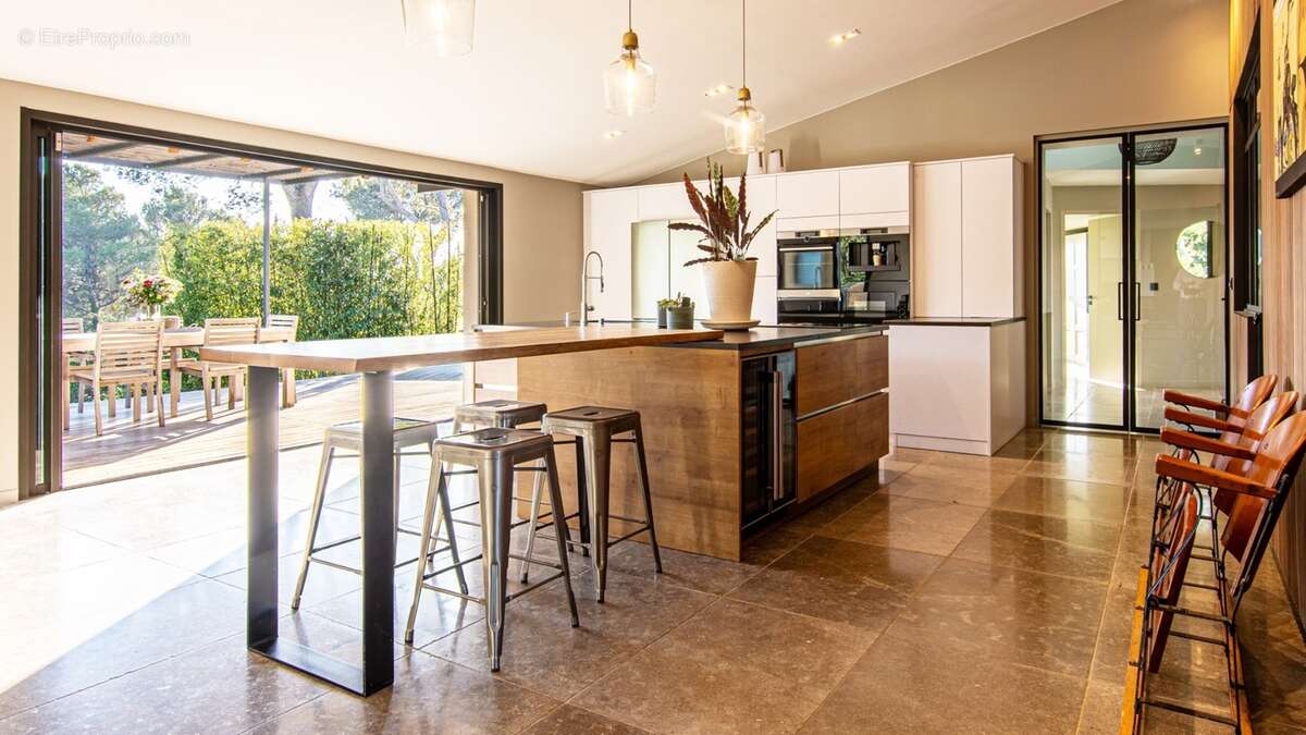 Saint-Marc-Jaumegarde — 342 m² habitables, dont 265 m² de plain-pied, à 7,8 km du Cours Mirabeau - photo 8