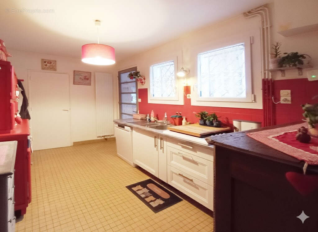 Maison à LA ROCHE-CHALAIS