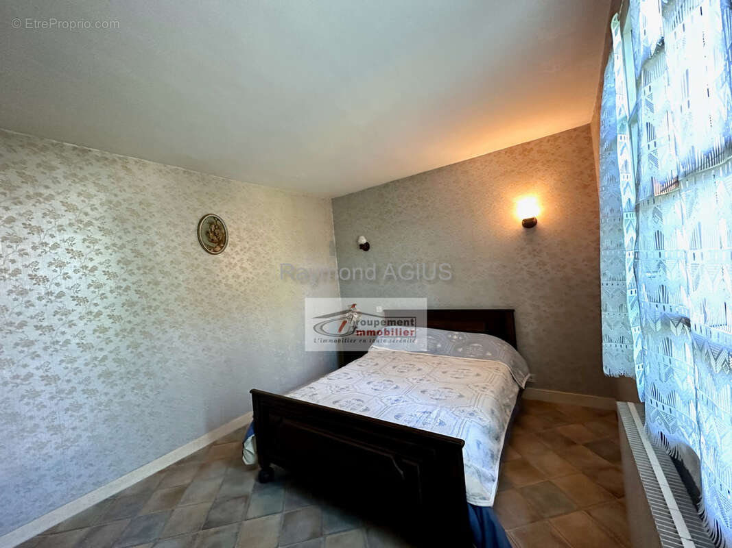 Maison à SAINT-SEURIN-DE-PRATS