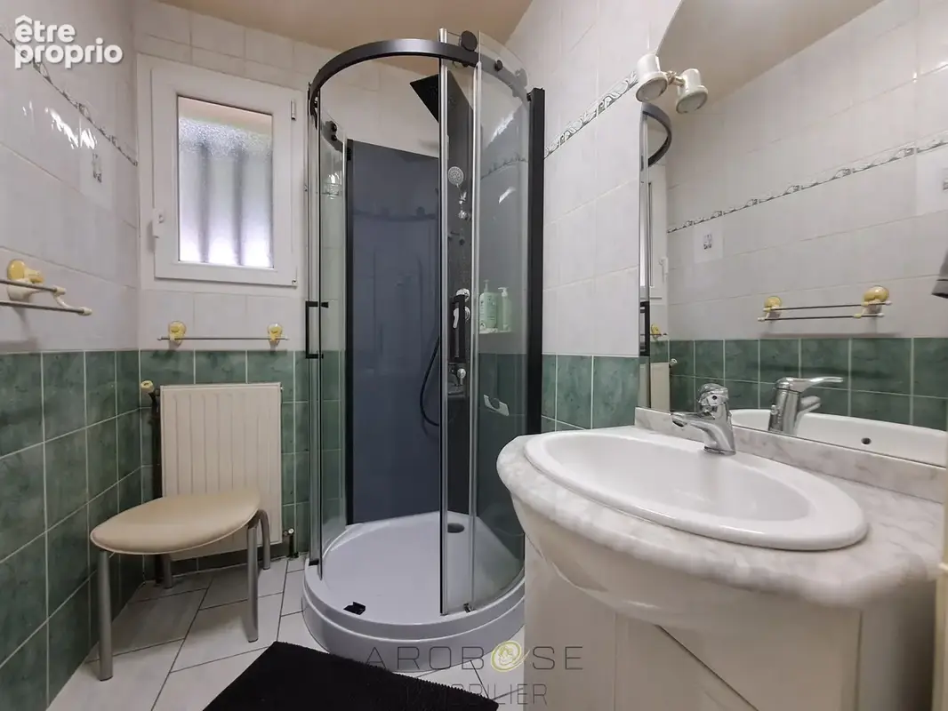 Maison familiale de plain-pied avec véranda, piscine et grand jardin - photo 12