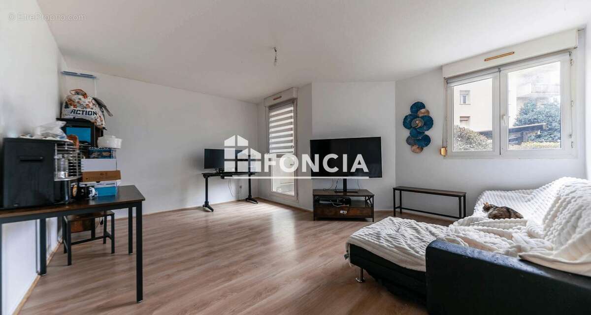 EXCLUSIVITE FONCIA -  Spacieux trois pièces avec balcon et parking intérieur - photo 2