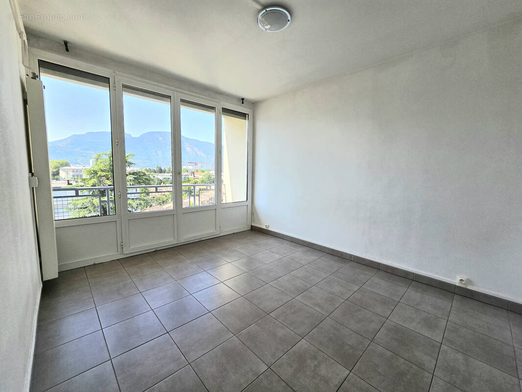 Appartement à SAINT-MARTIN-D'HERES