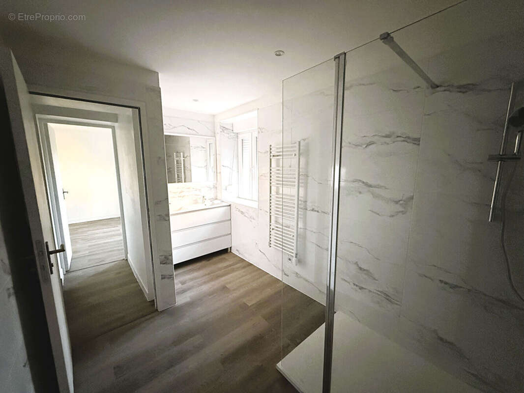 Appartement à LA FERE