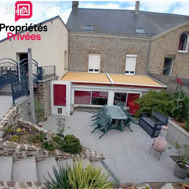 Maison de bourg rénovée de 130 m² avec jardin, véranda et deux garages ? Aucun travaux à prévoir ? Ambrières-les-Vallées 53300 e - photo 3