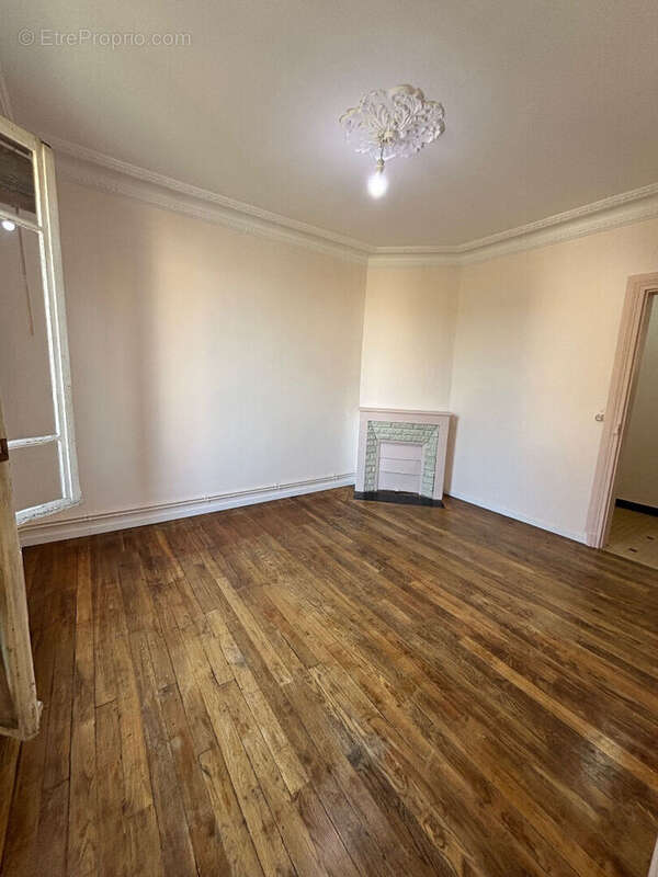 Appartement à LES PAVILLONS-SOUS-BOIS