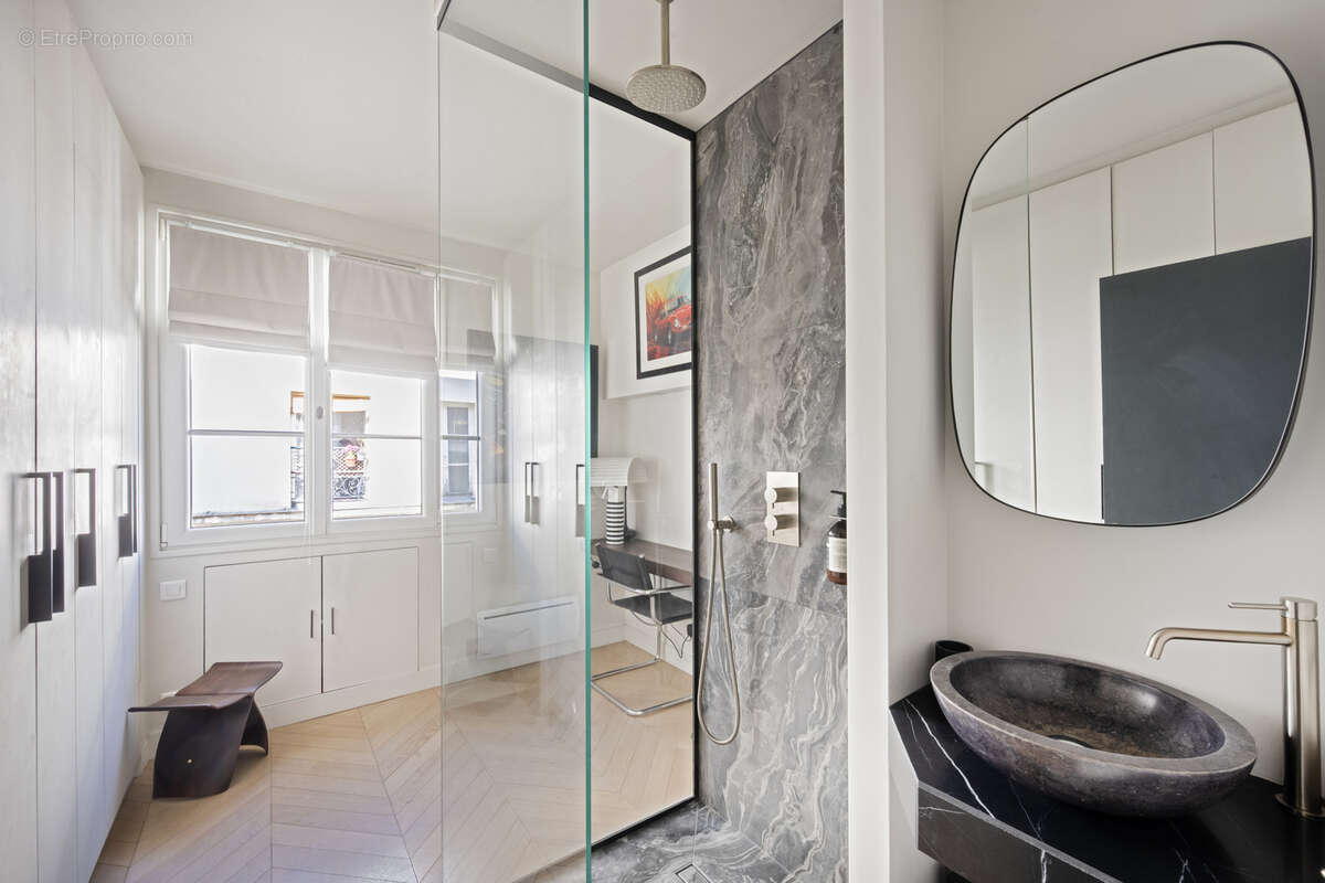 Appartement à PARIS-14E