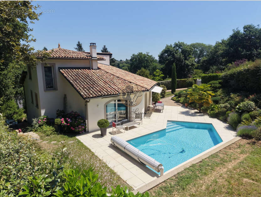 Maison à CHARBONNIERES-LES-BAINS