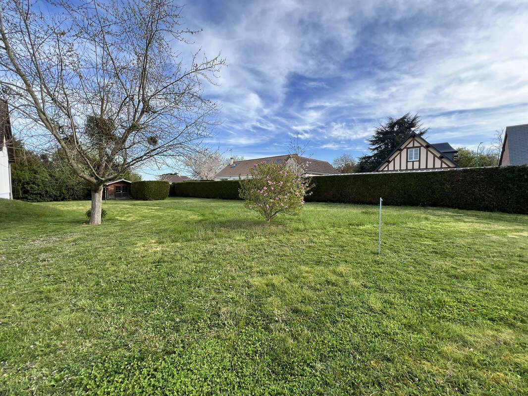 Terrain à SAINT-SEBASTIEN-DE-MORSENT