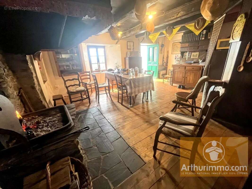 Maison à LES HERMAUX