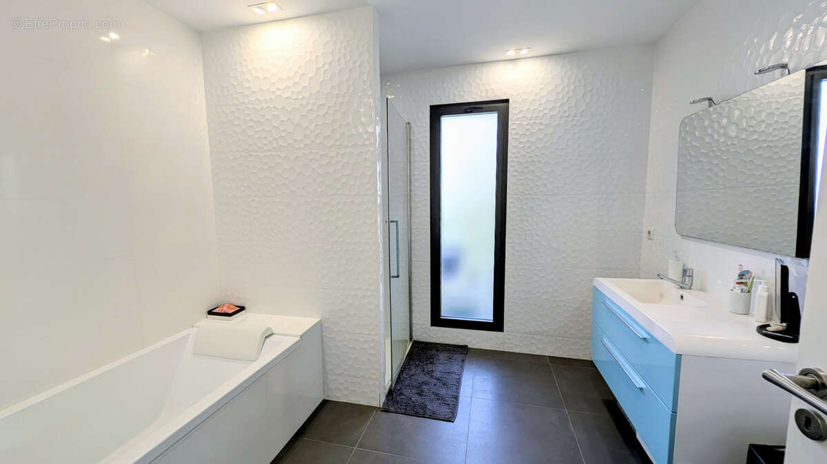 Maison à SAINT-GENIS-DES-FONTAINES