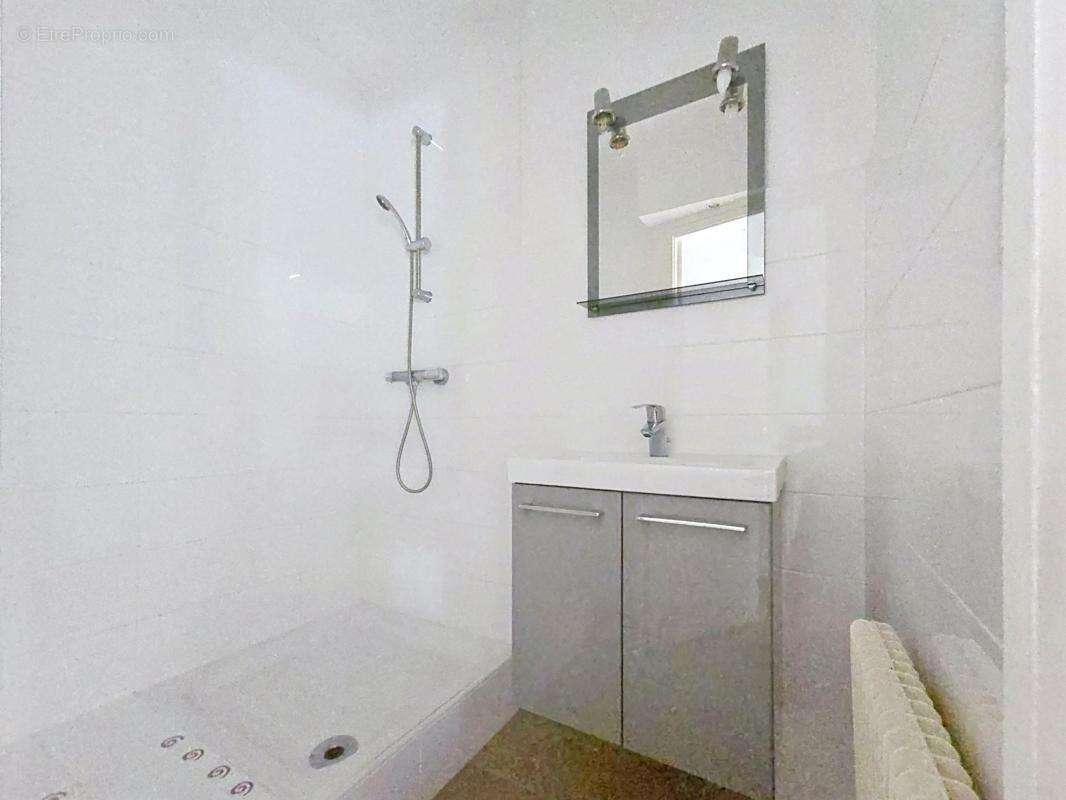 Appartement à BONNE