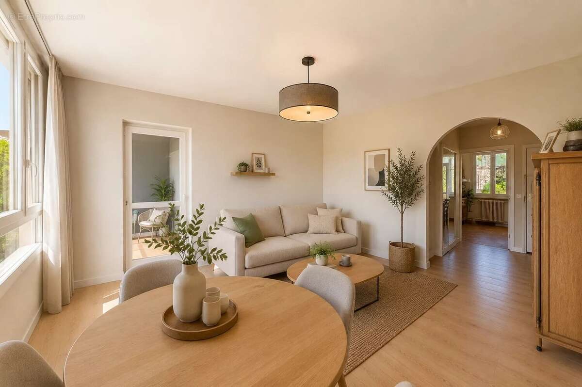 T4 traversant quartier PASTEUR, 75,83 m² / Loggia fermée / Balcon / Parking collectif - photo 6