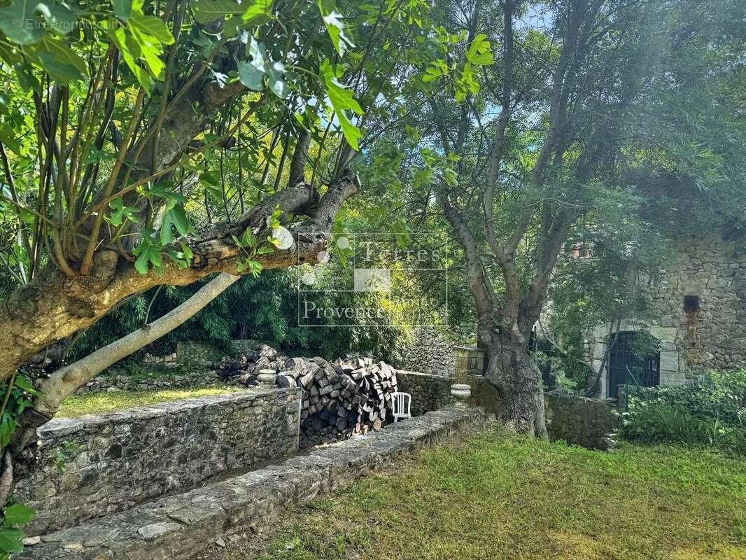 Maison à ENTRECASTEAUX