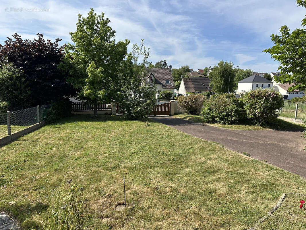 Maison à VAUX-LE-PENIL