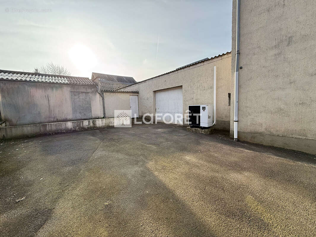 Ensemble immobilier 350 m2 - Atelier - Local commercial et appartement - photo 3