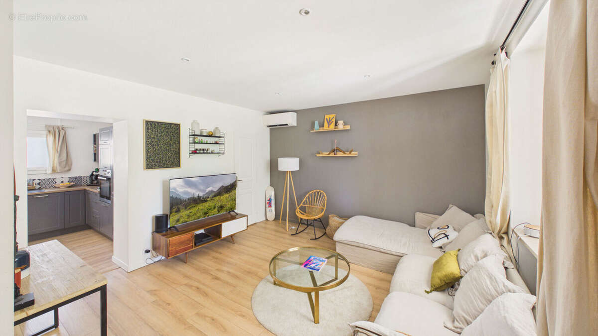 Maison de caractère entièrement rénovée à Avignon . 140 m² habitables, jardin arboré, à 5 minutes des remparts - photo 4
