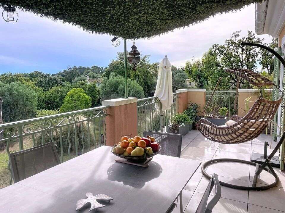 Appartement à ROQUEFORT-LES-PINS