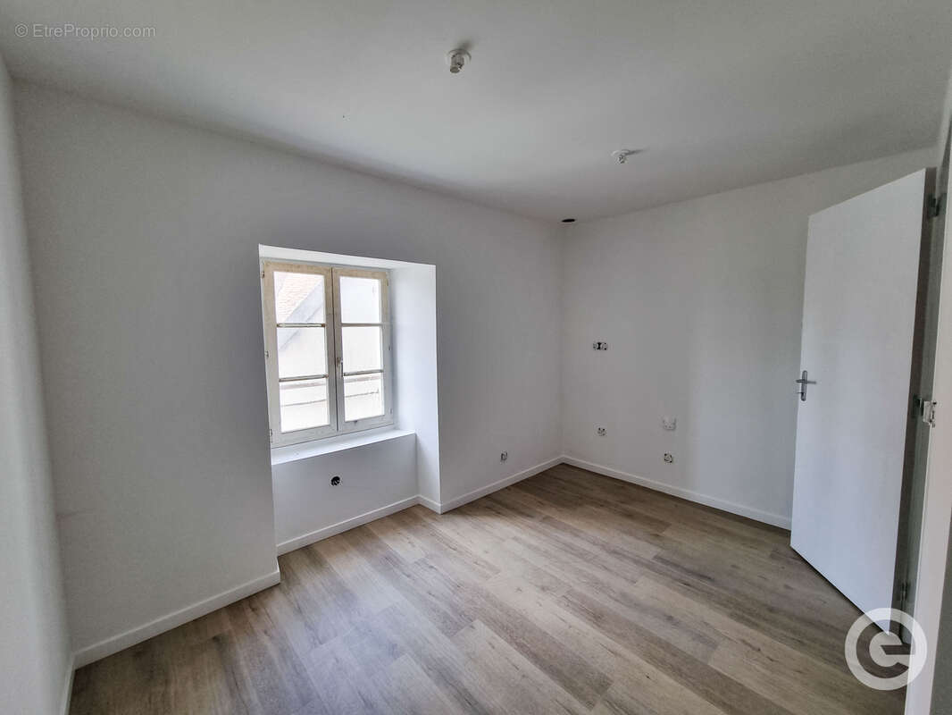 Immeuble de 5 logements au centre-ville d'Avallon avec dépendances - photo 11
