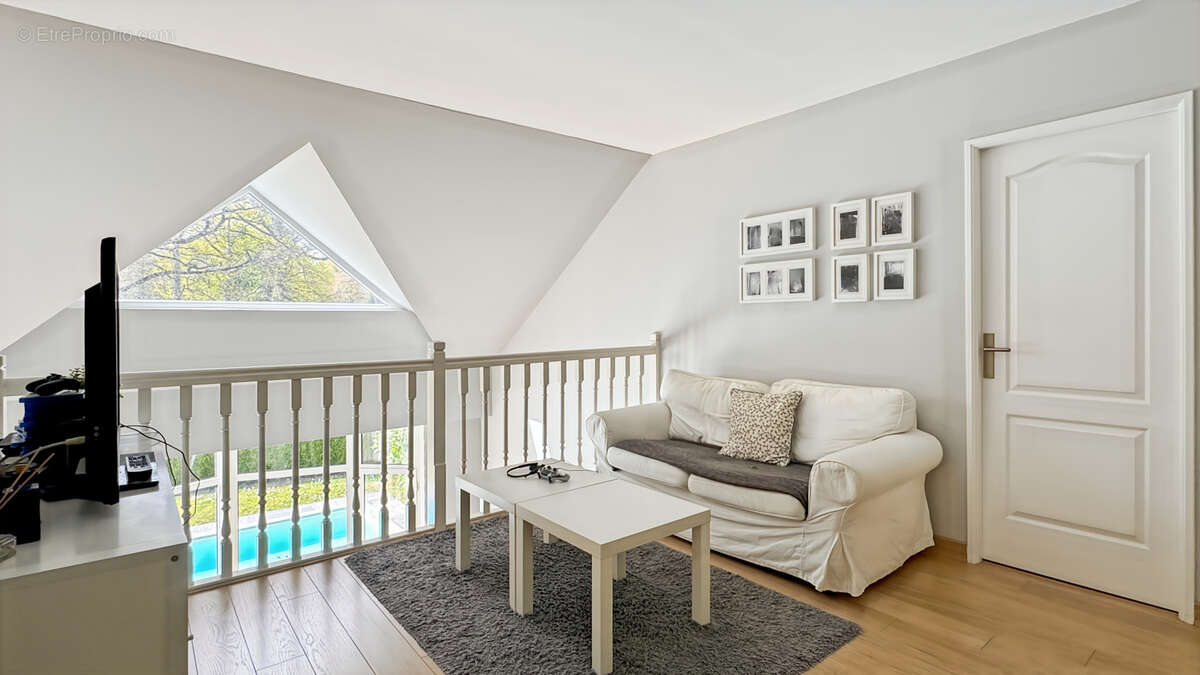 Maison à SAINT-NOM-LA-BRETECHE