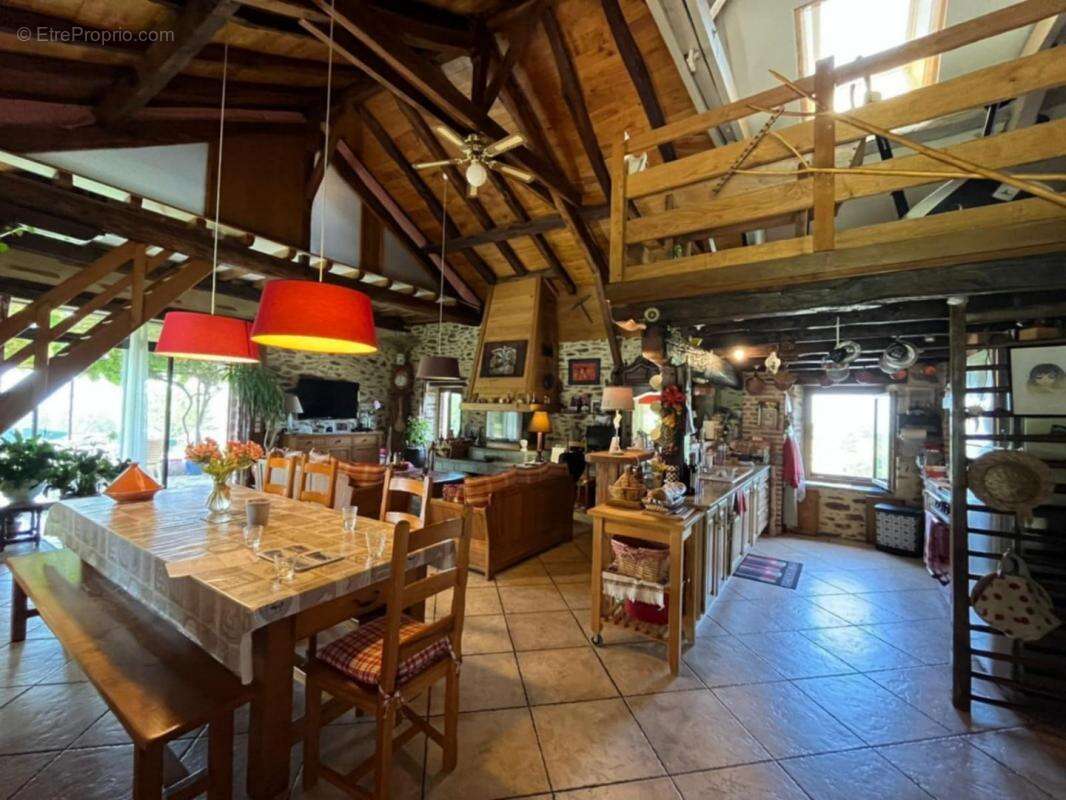 Maison à SAINT-LAURENT-LES-TOURS