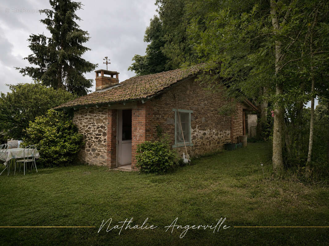 Maison à LEYNHAC