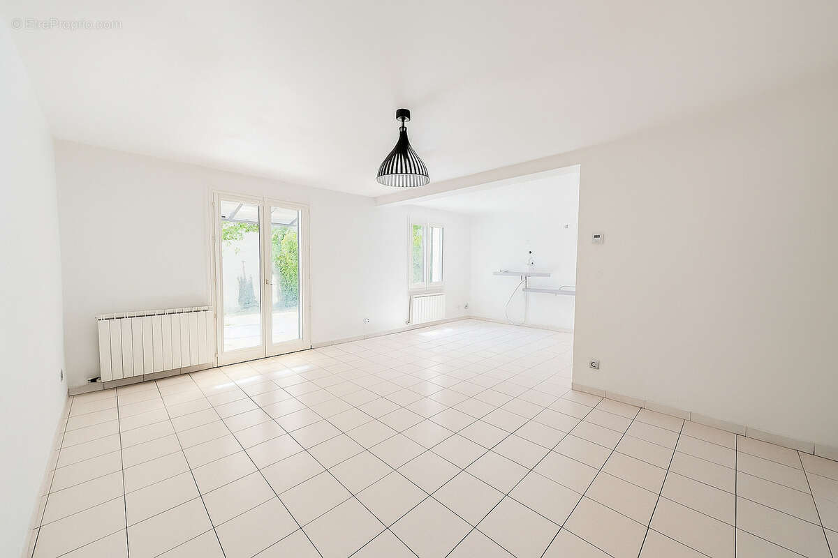 Maison à SAVIGNY-LE-TEMPLE