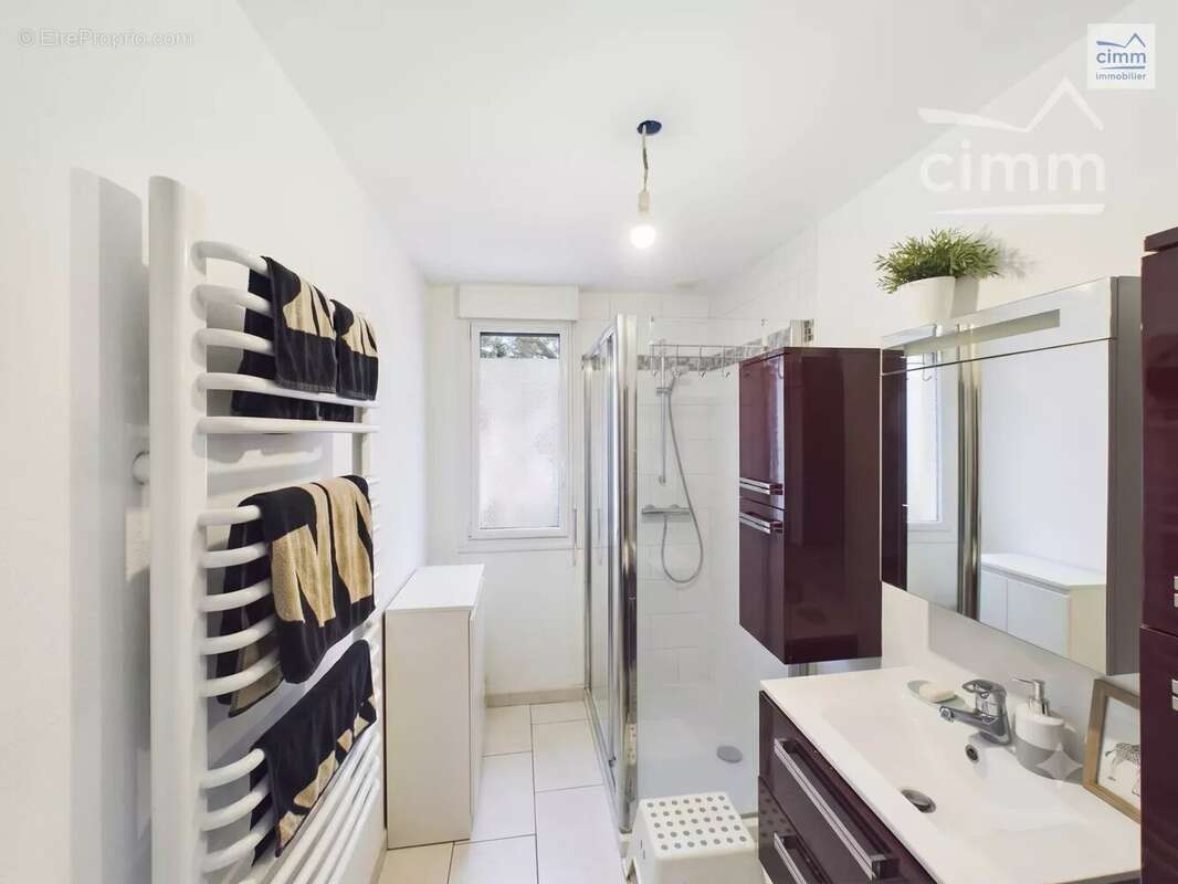 maison de 112 m2 plein centre de Pont Péan - photo 9