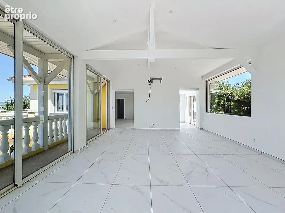 Maison à vendre Jassans Riottier 7 pièce(s) 235 m2 - photo 3