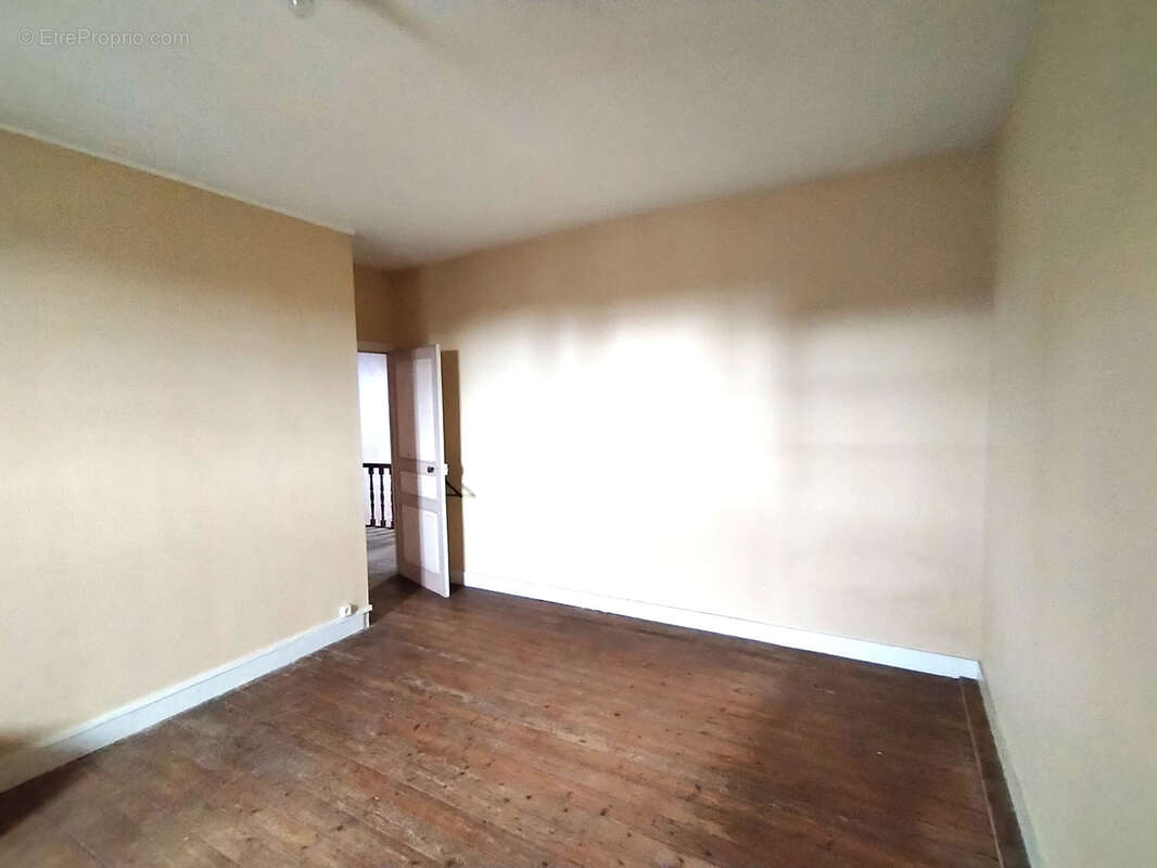 Maison à LOUVIGNE-DU-DESERT