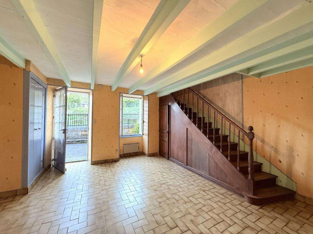 Maison à VILLEBOIS-LAVALETTE