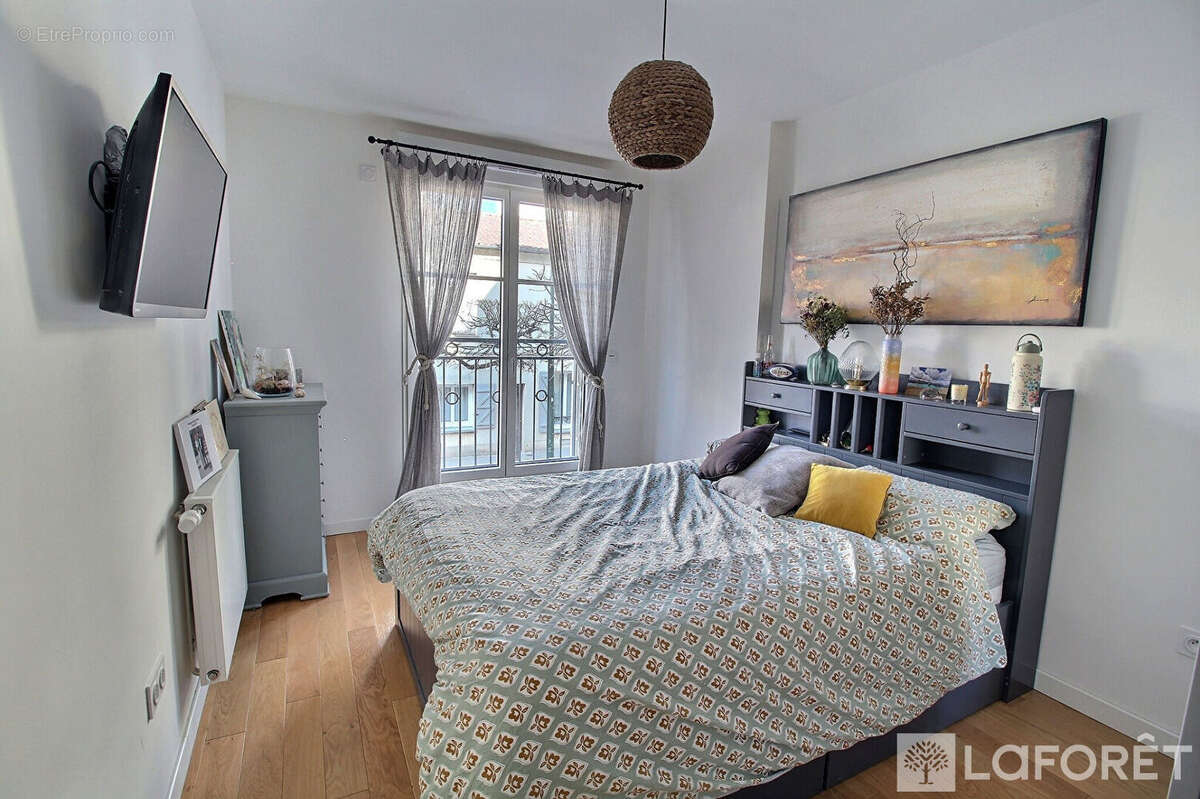 Appartement à LA GARENNE-COLOMBES